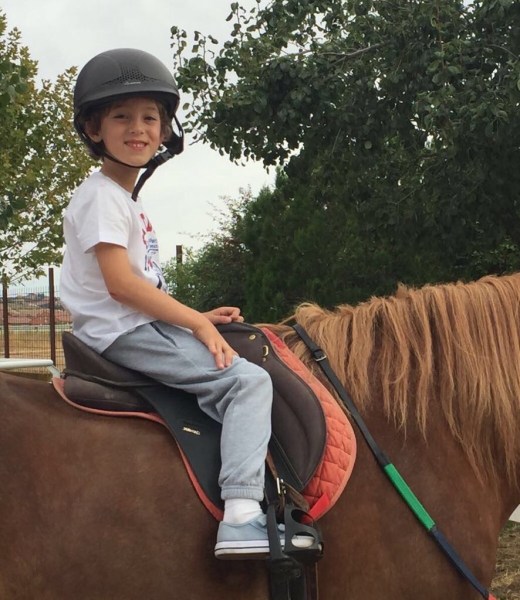 F05EA0BD-4017-453E-9547-7911EAD8A4AB